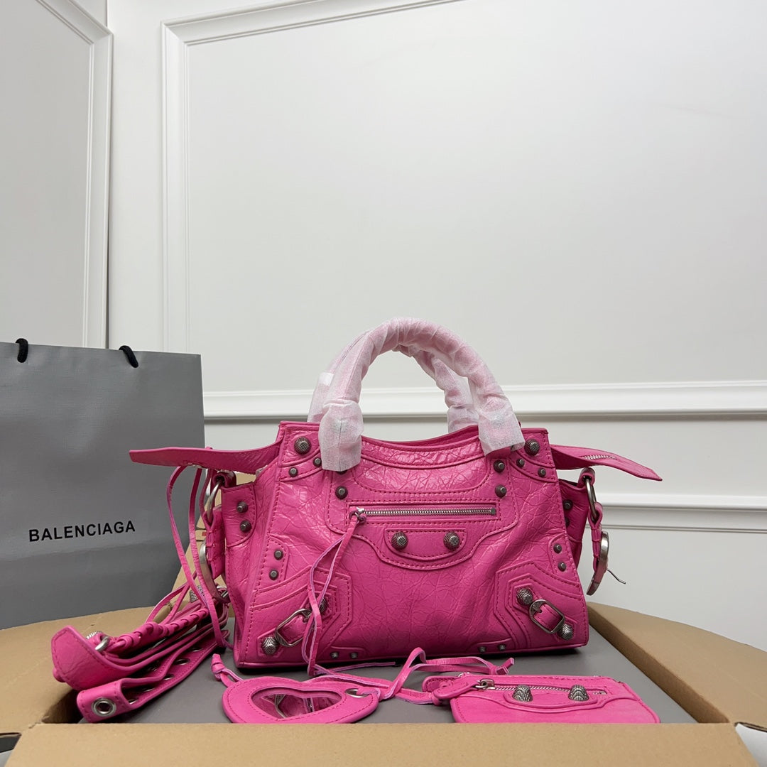 NEO CAGOLE 26 IN DEEP PINK LAMBSKIN