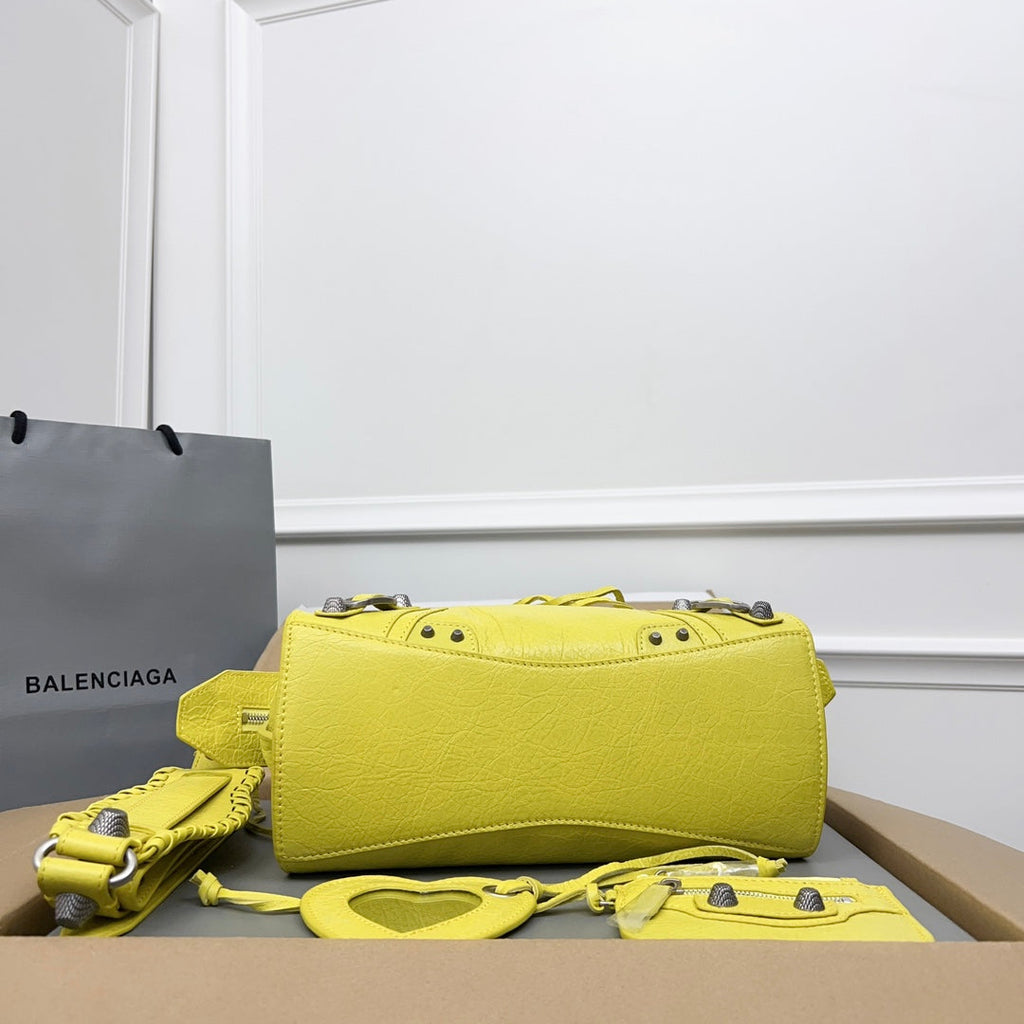 NEO CAGOLE 26 IN WATTLE YELLOW LAMBSKIN