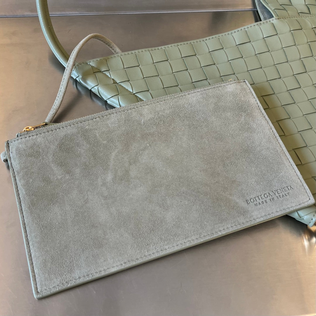 MEDIUM SOLSTICE 44 SARDINE GREY LAMBSKIN