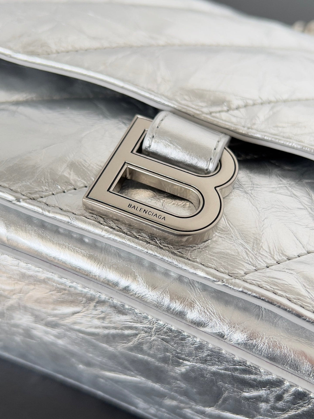 CRUSH CHAINED BAG 32 IN SILVER METALLIC QUILTED CRUSHED CALFSKIN