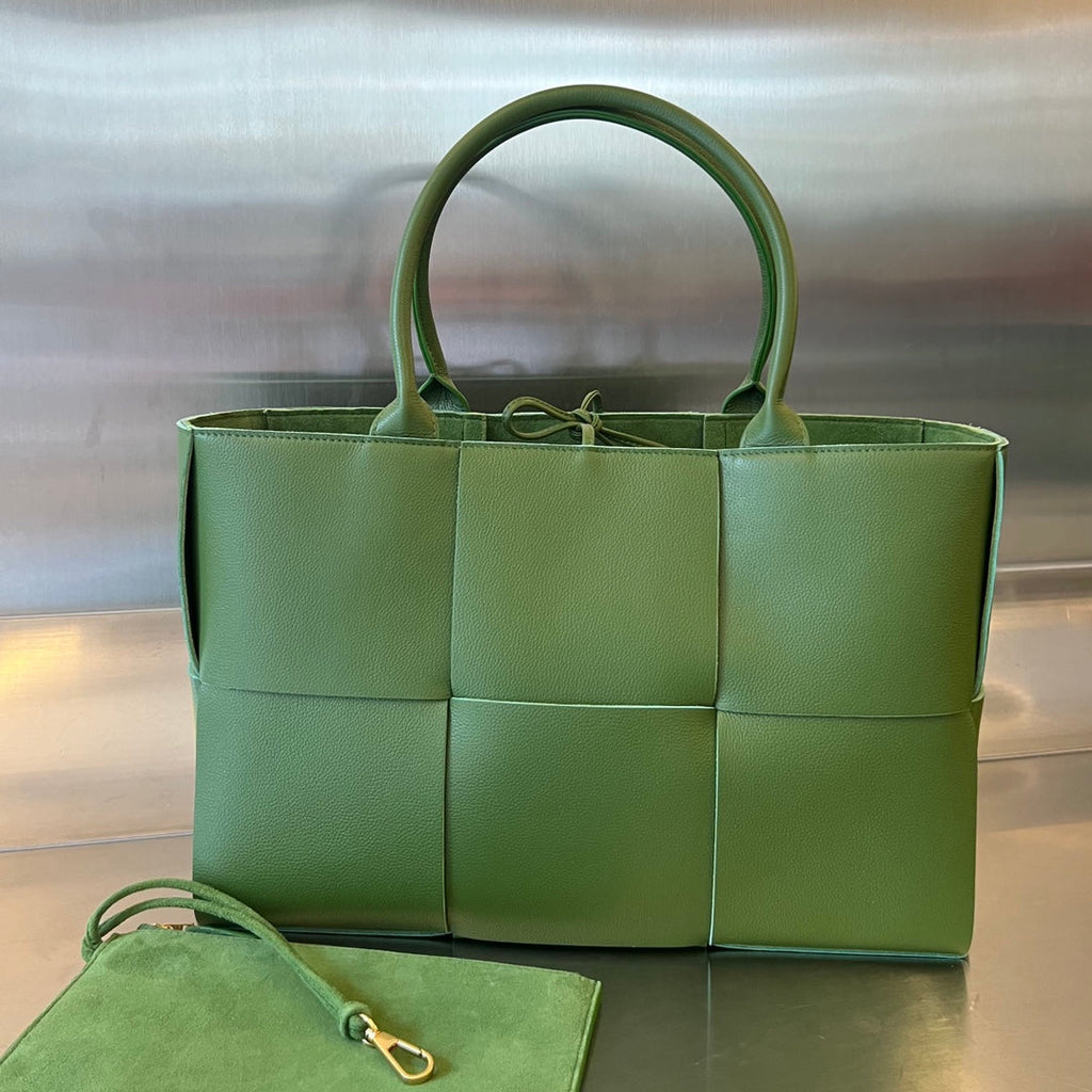 ARCO TOTE 36 IN GLADE GREEN CALFSKIN