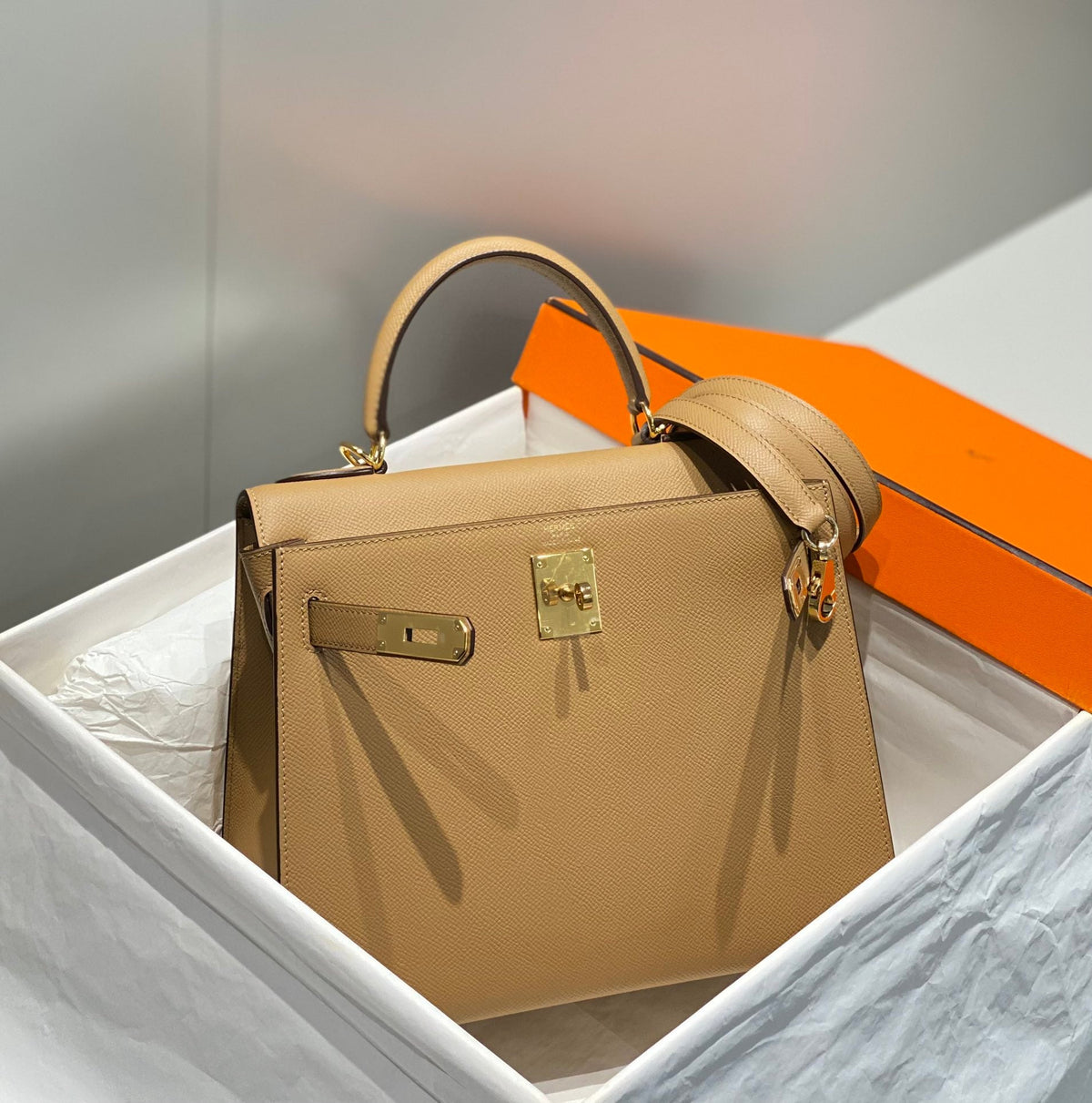 KELLY 28CM IN CHAI EPSOM CALFSKIN GOLD HARDWARE