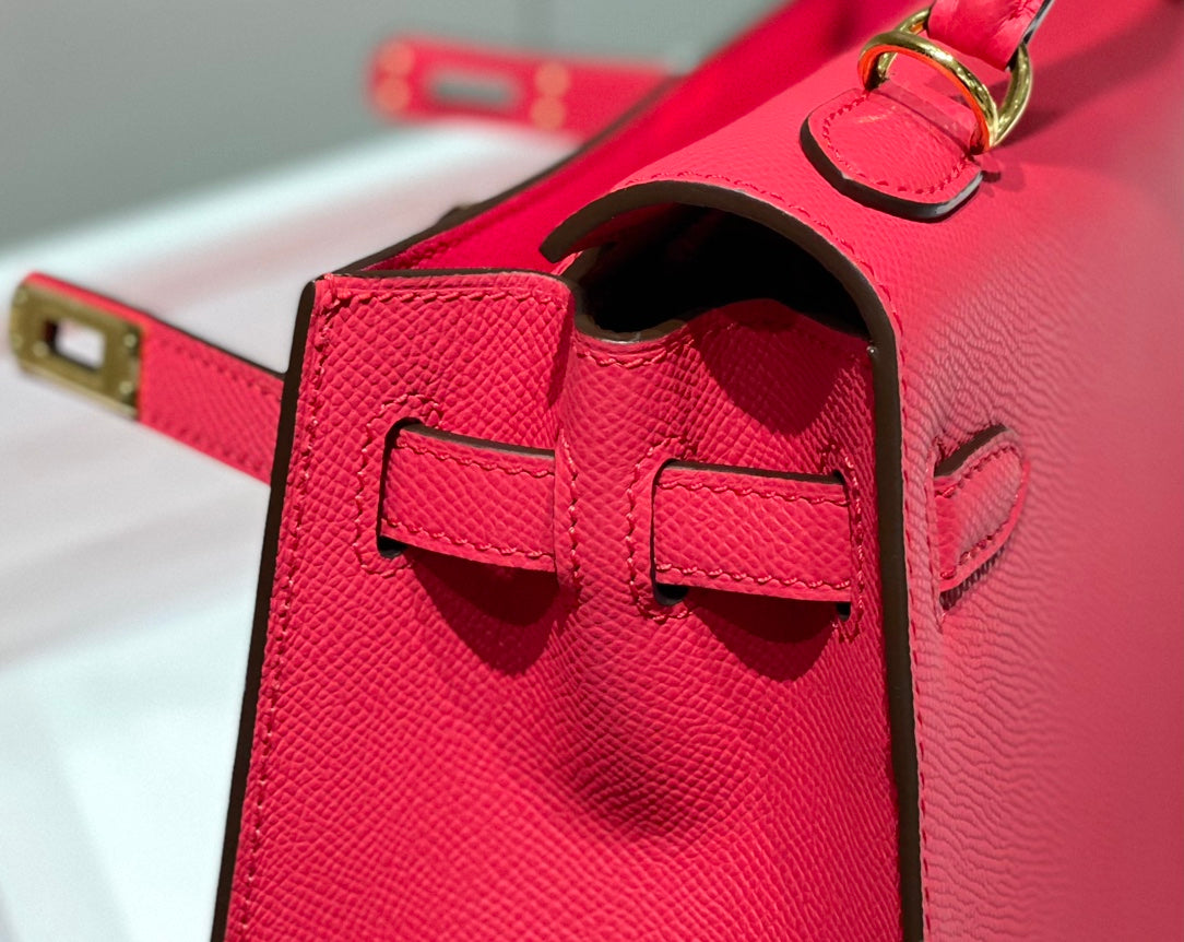 KELLY 28CM IN ROSE TYRIEN SWIFT CALFSKIN GOLD HARDWARE