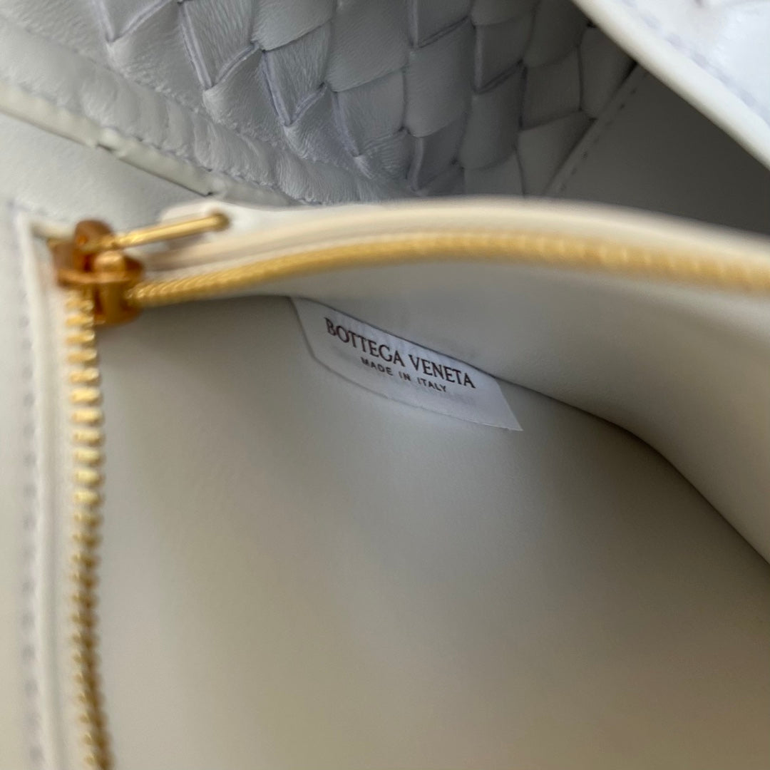 SMALL ANDIAMO 29 IN WHITE LAMBSKIN