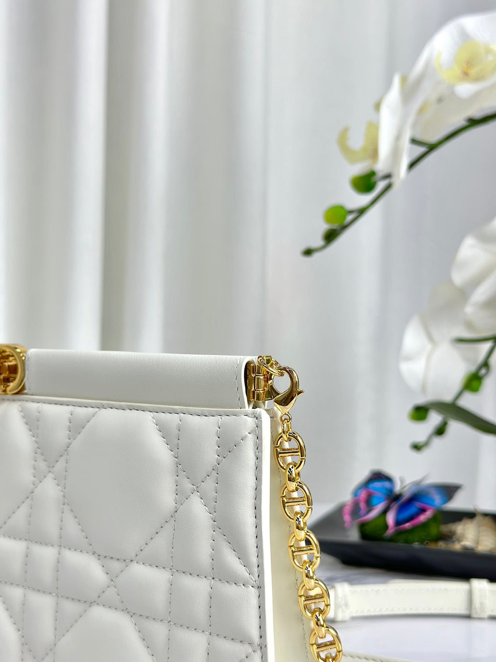 CHAIN CLUTCH 27 BAG IN WHITE LAMBSKIN