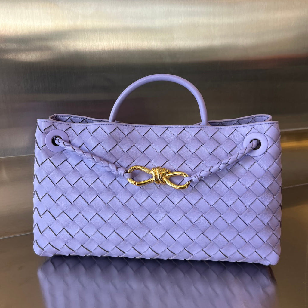 SMALL ANDIAMO 29 IN LIGHT PURPLE LAMBSKIN