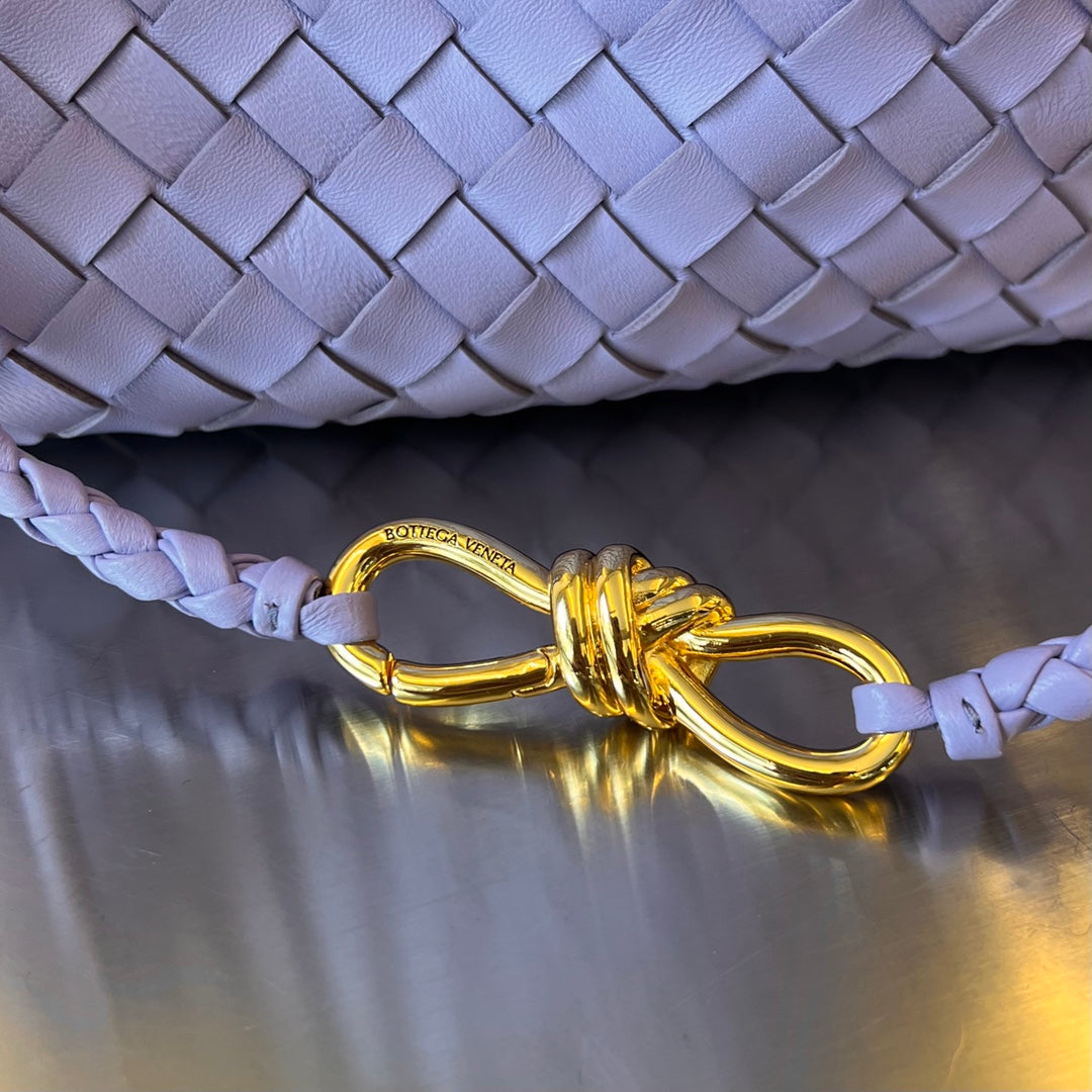 SMALL ANDIAMO 29 IN LIGHT PURPLE LAMBSKIN