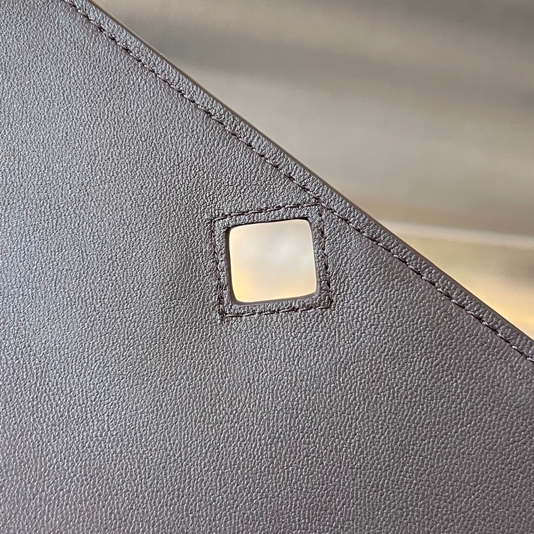 ANDIAMO 21 IN HICKORY BROWN LAMBSKIN