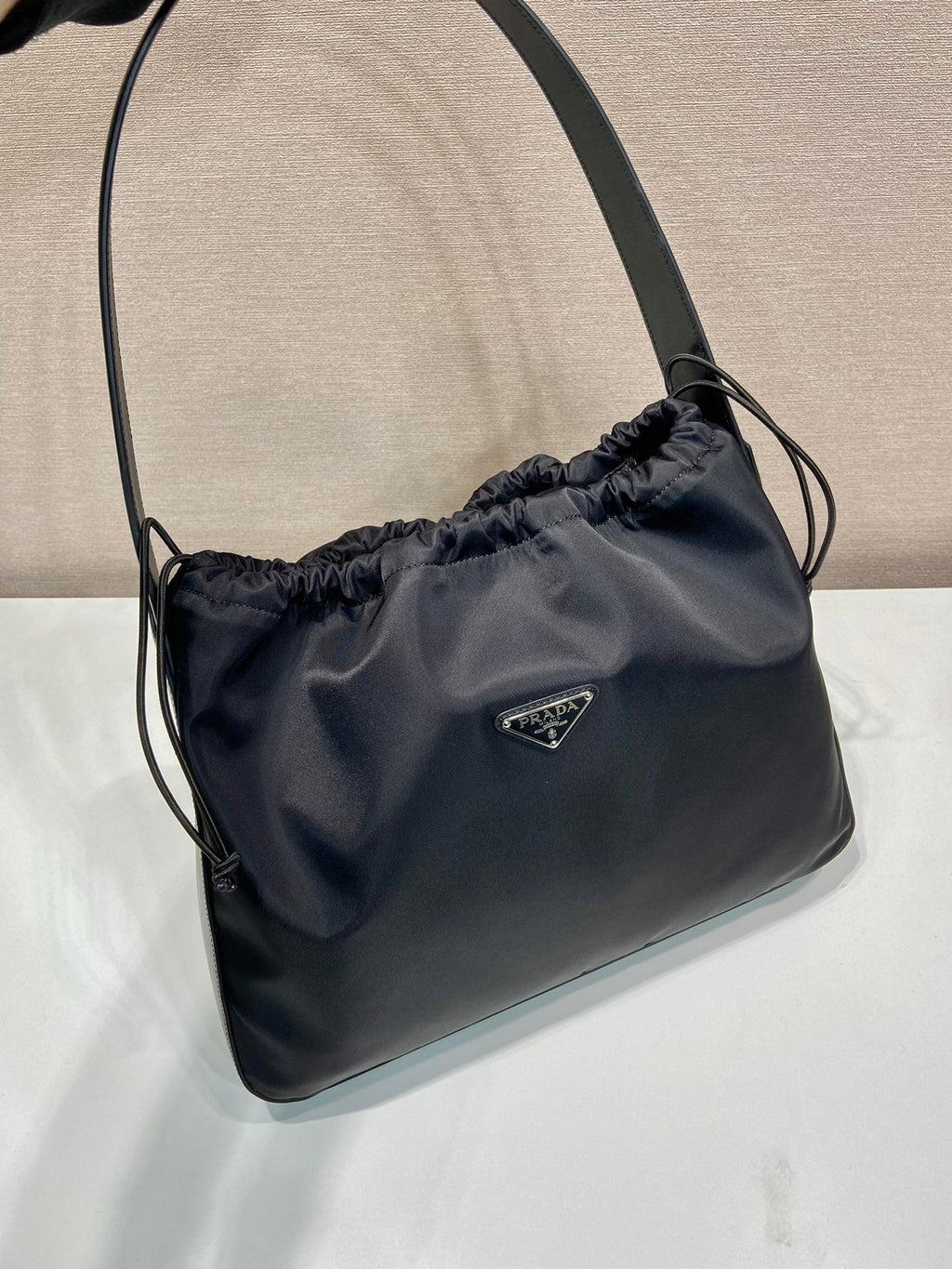LARGE DRAWSTRING BAG 37 IN BLACK RE-NYLON