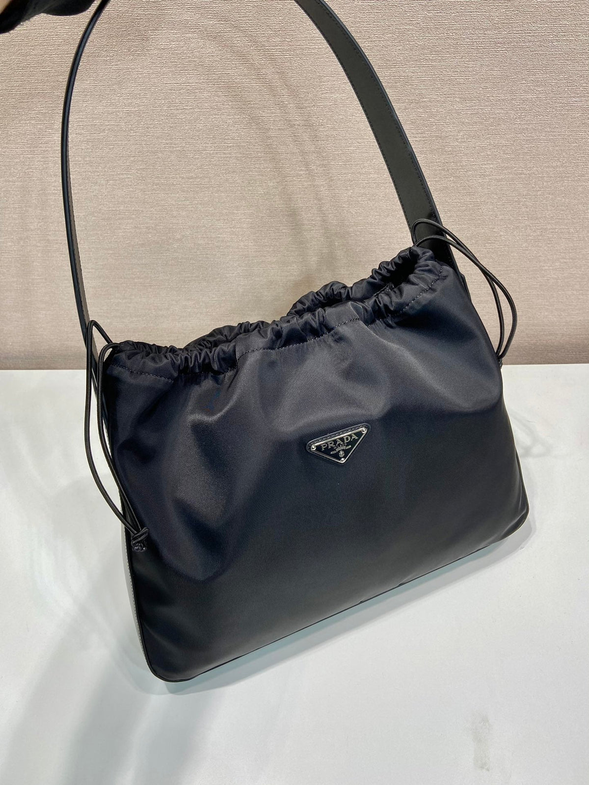 LARGE DRAWSTRING BAG 37 IN BLACK RE-NYLON