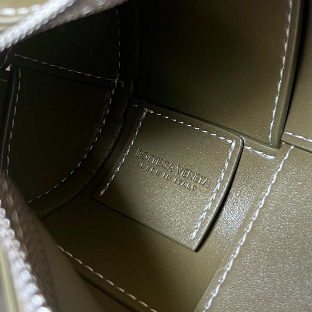 SMALL CYLINDER CASSETTE 21 IN TOBACCO BROWN CALFSKIN