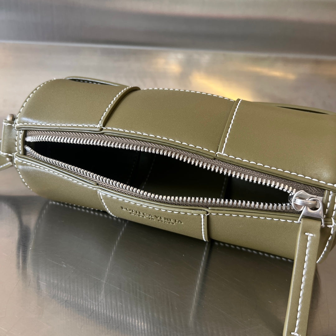 SMALL CYLINDER CASSETTE 21 IN TOBACCO BROWN CALFSKIN