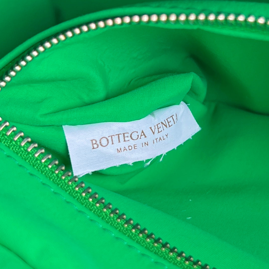 INTRECCIATO CLUTCH 26 IN MALACHITE GREEN CALFSKIN