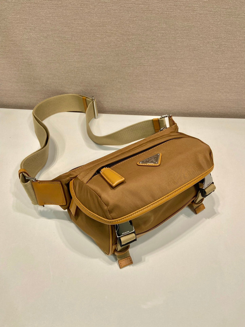 MESSENGER BAG 20 IN CIDER BROWN RE-NYLON AND CALFSKIN TRIM
