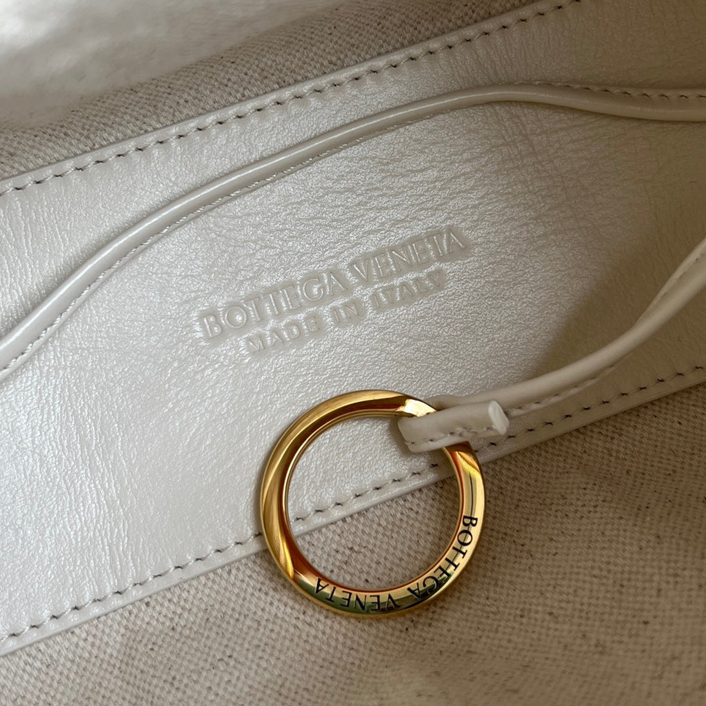SMALL TOP HANDLE LOOP 19 IN IVORY BEIGE CALFSKIN