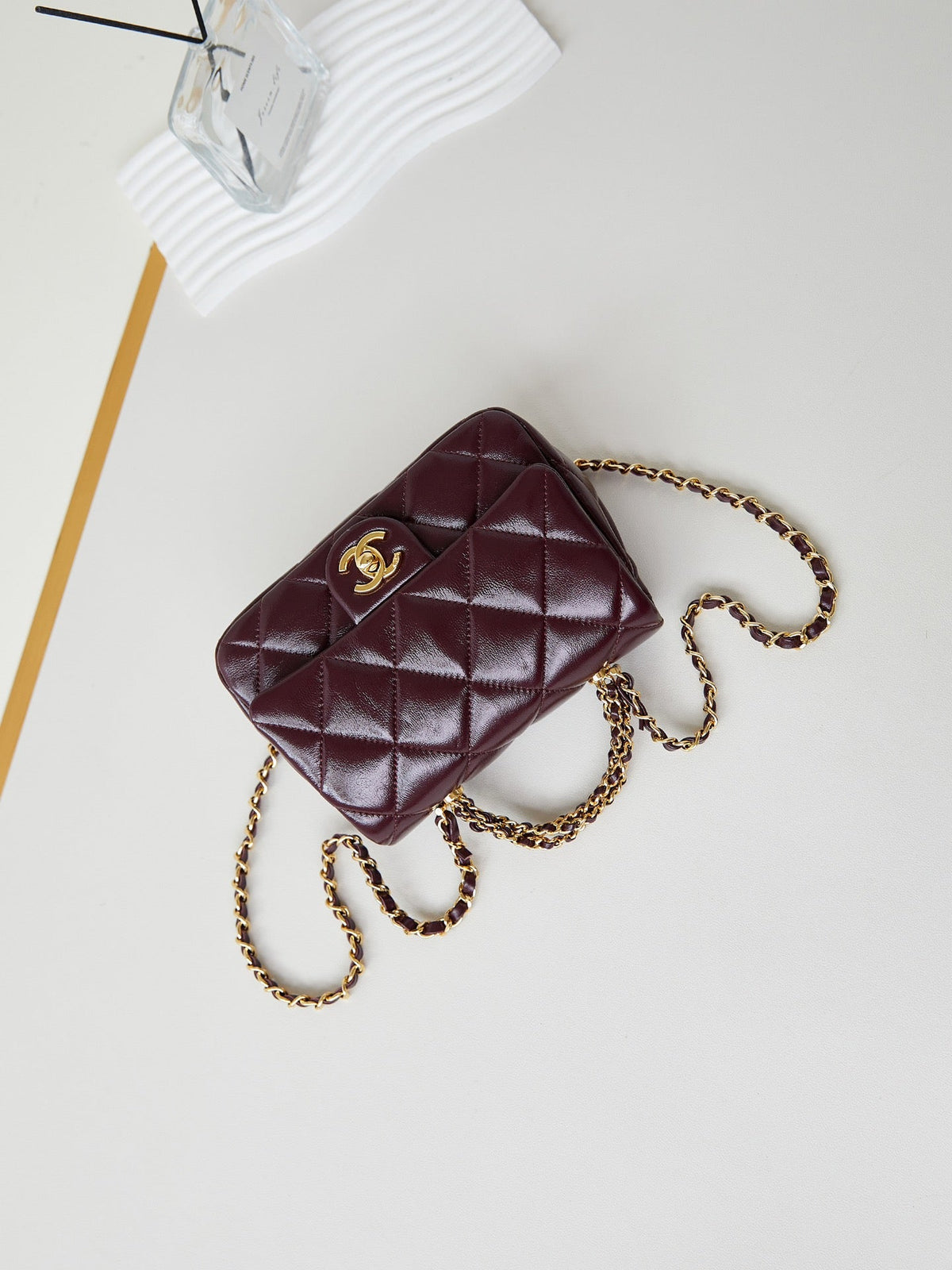 FLAP BAG WITH TOP HANDLE 19 IN WINE RED OIL-WAX LAMBSKIN GOLD HARDWARE