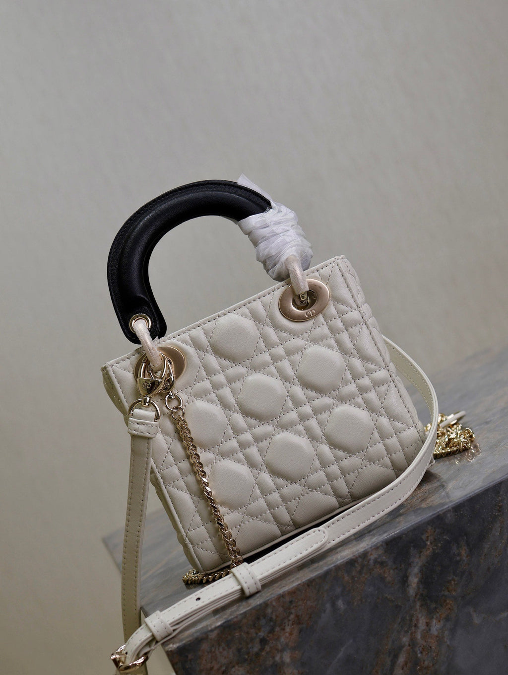 MINI LADY BAG 17 IN WHITE QUILTED MACROCANNAGE CALFSKIN BLACK STRAP