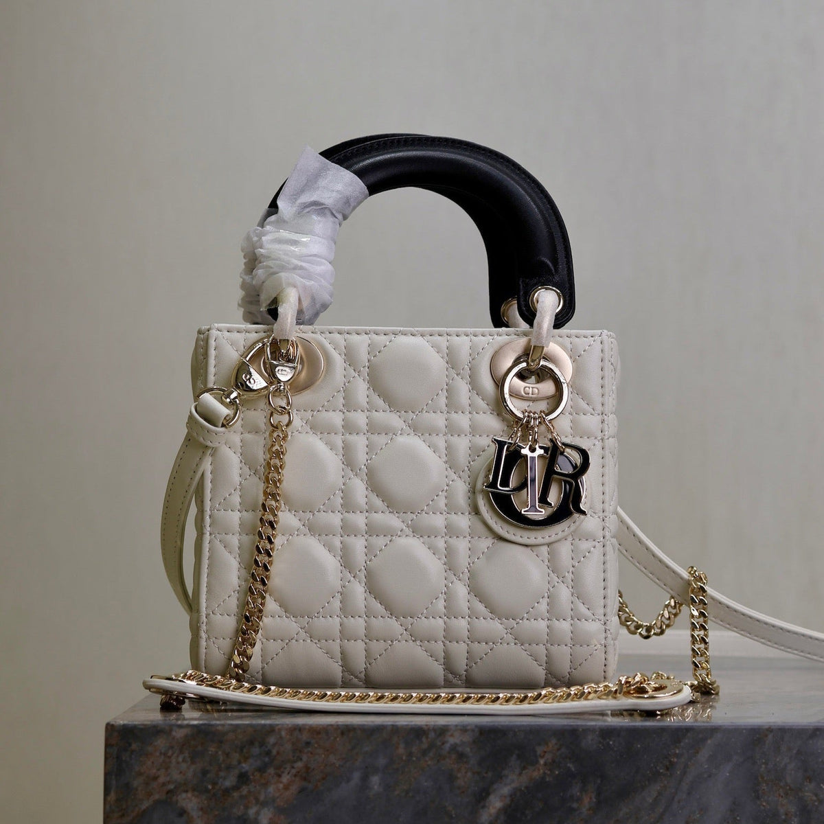 MINI LADY BAG 17 IN WHITE QUILTED MACROCANNAGE CALFSKIN BLACK STRAP