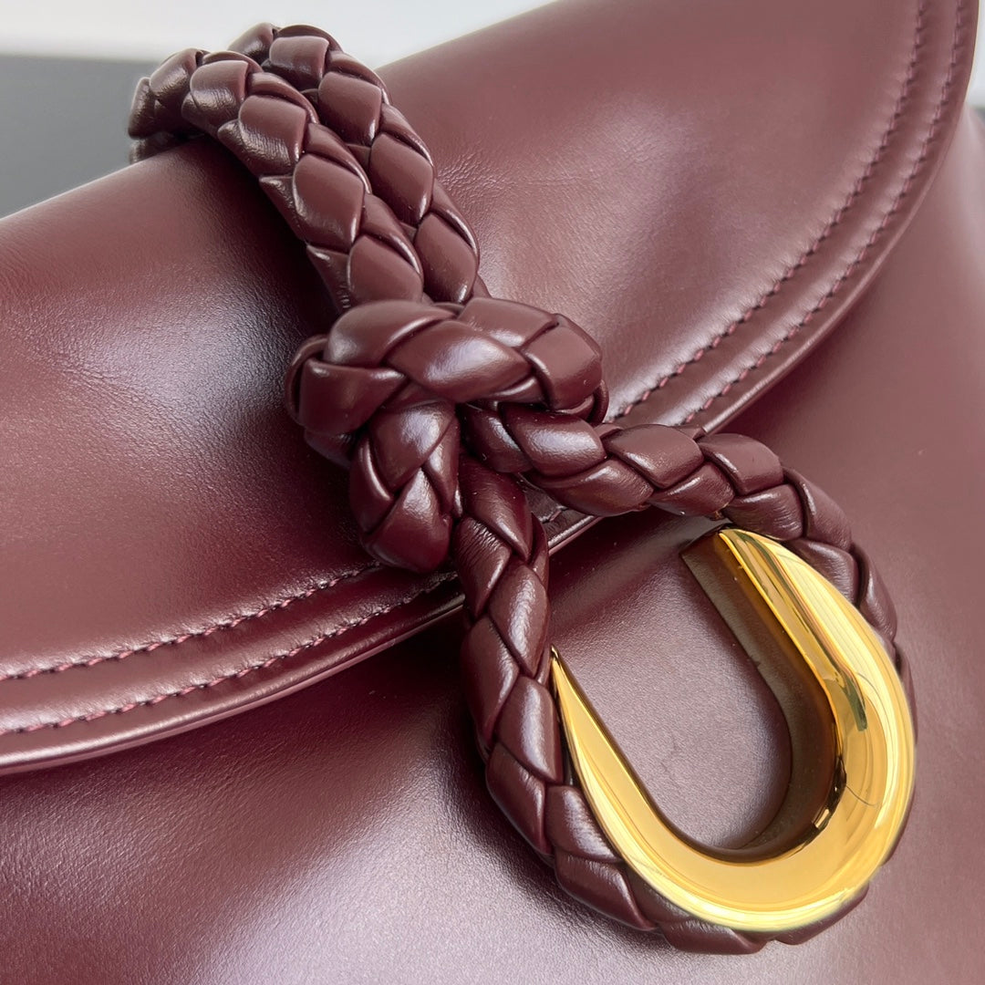 SMALL LIBERTA 27 IN WINE RED SMOOTH CALFSKIN GOLD HARDWARE