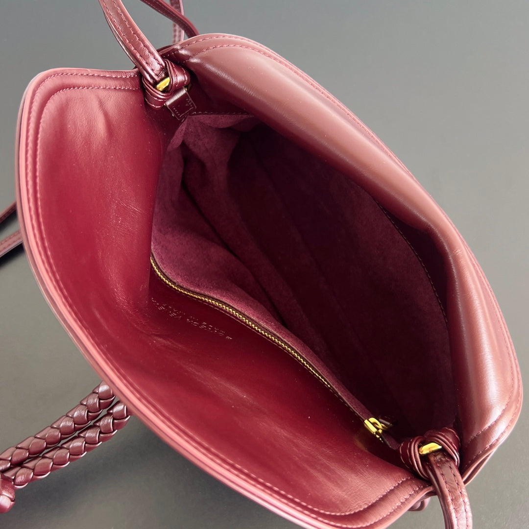 SMALL LIBERTA 27 IN WINE RED SMOOTH CALFSKIN GOLD HARDWARE