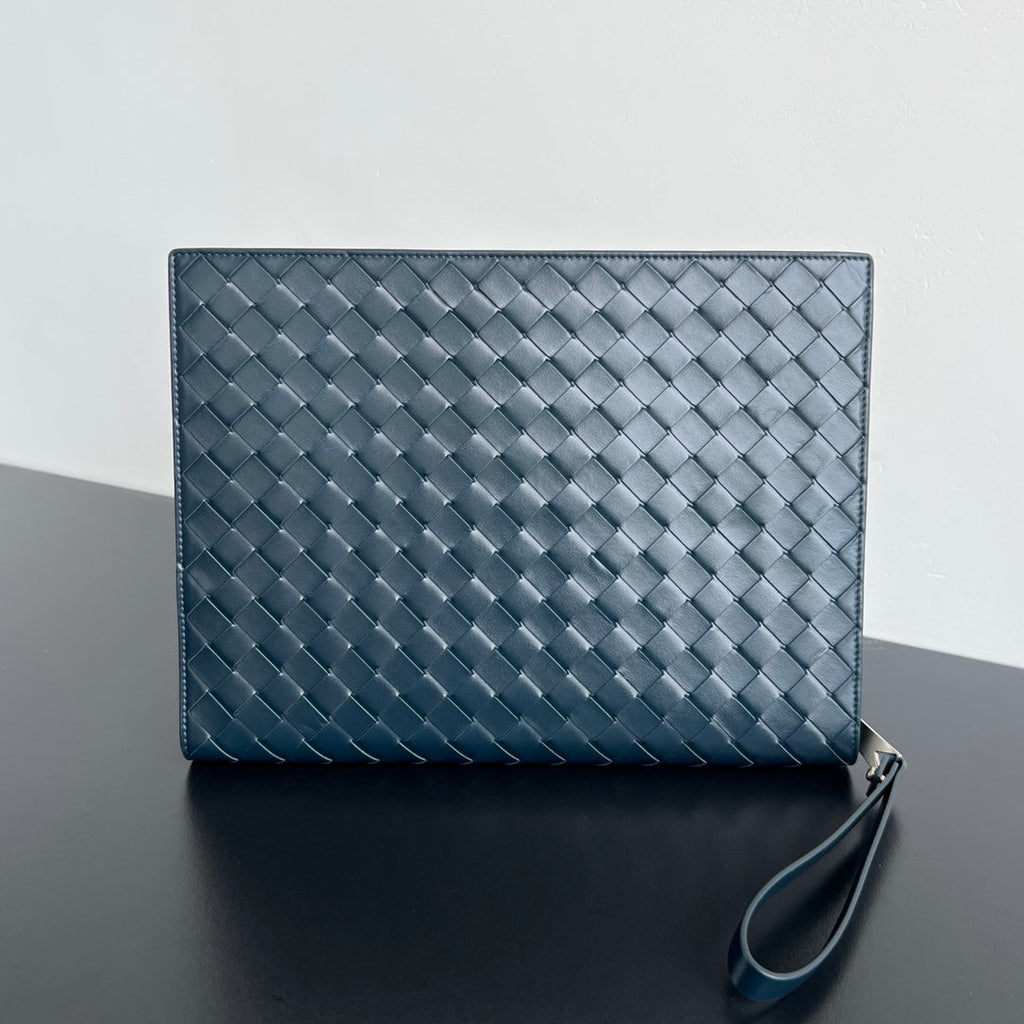 INTRECCIATO CLUTCH 32 IN PICKLED BLUEWOOD SOFT CALFSKIN