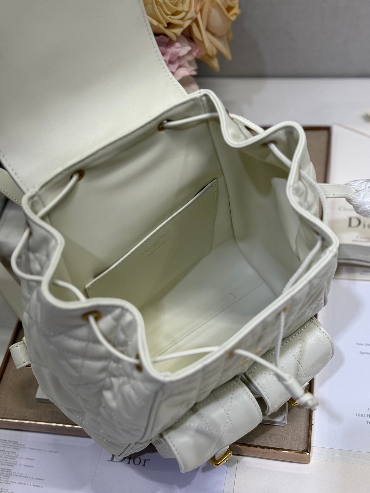 MEDIUM CARO BACKPACK 27 IN WHITE MACROCANNAGE LAMBSKIN