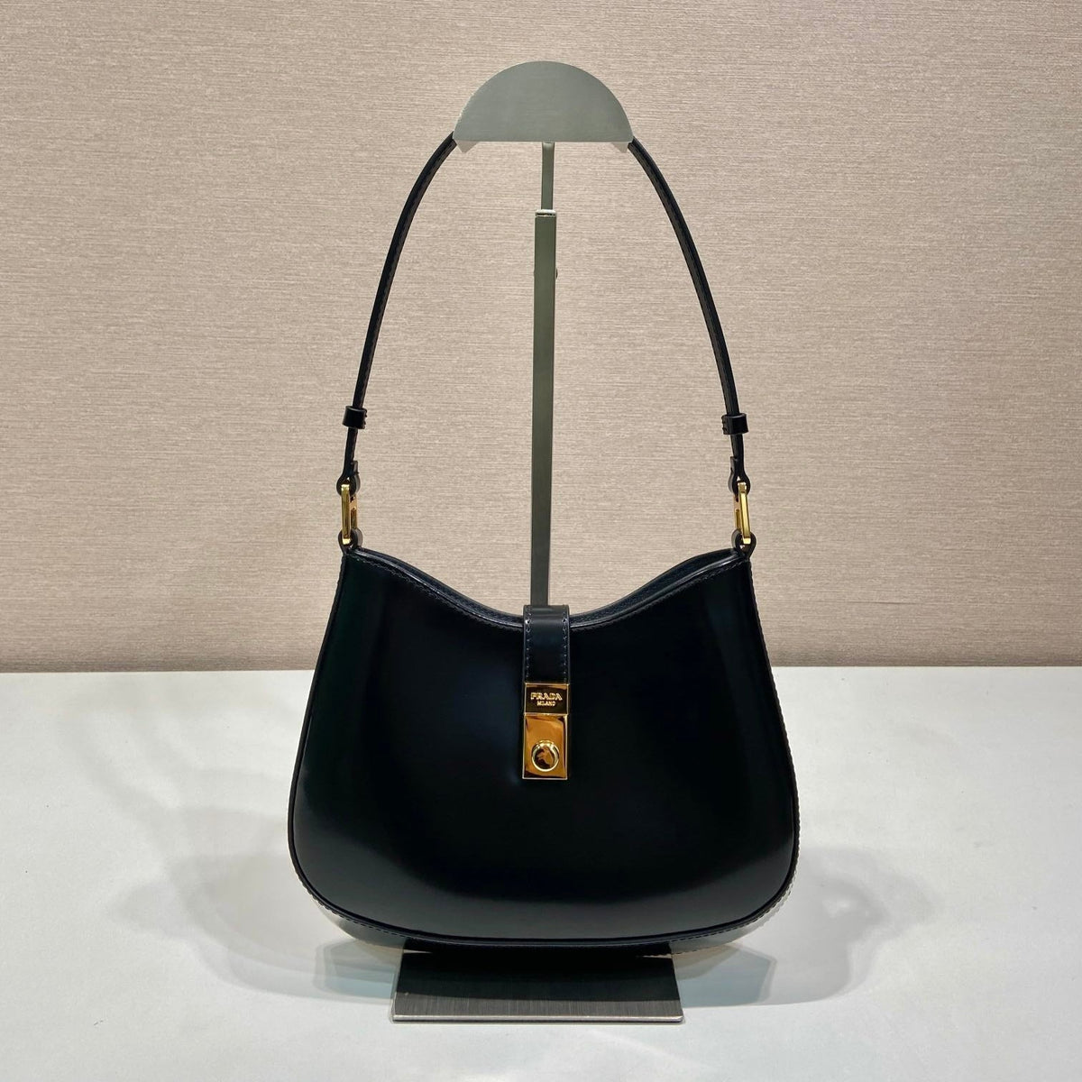 CLEO SHOULDER BAG 22 IN BLACK BRUSHED LAMBSKIN WITH CLASP CLOSURE