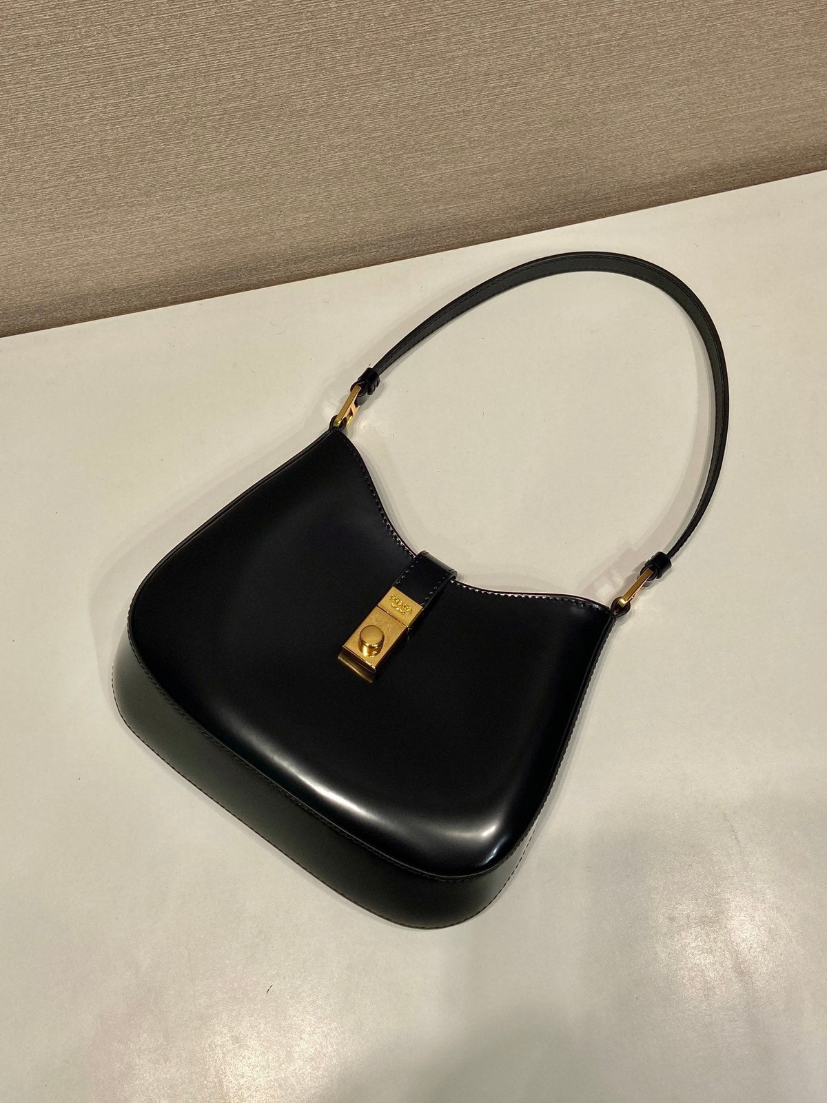 CLEO SHOULDER BAG 22 IN BLACK BRUSHED LAMBSKIN WITH CLASP CLOSURE