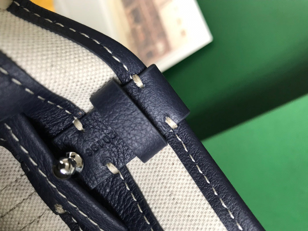 PETIT FLOT BUCKET BAG 22 IN NAVY BLUE GOYARDINE CANVAS AND LAMBSKIN TRIM