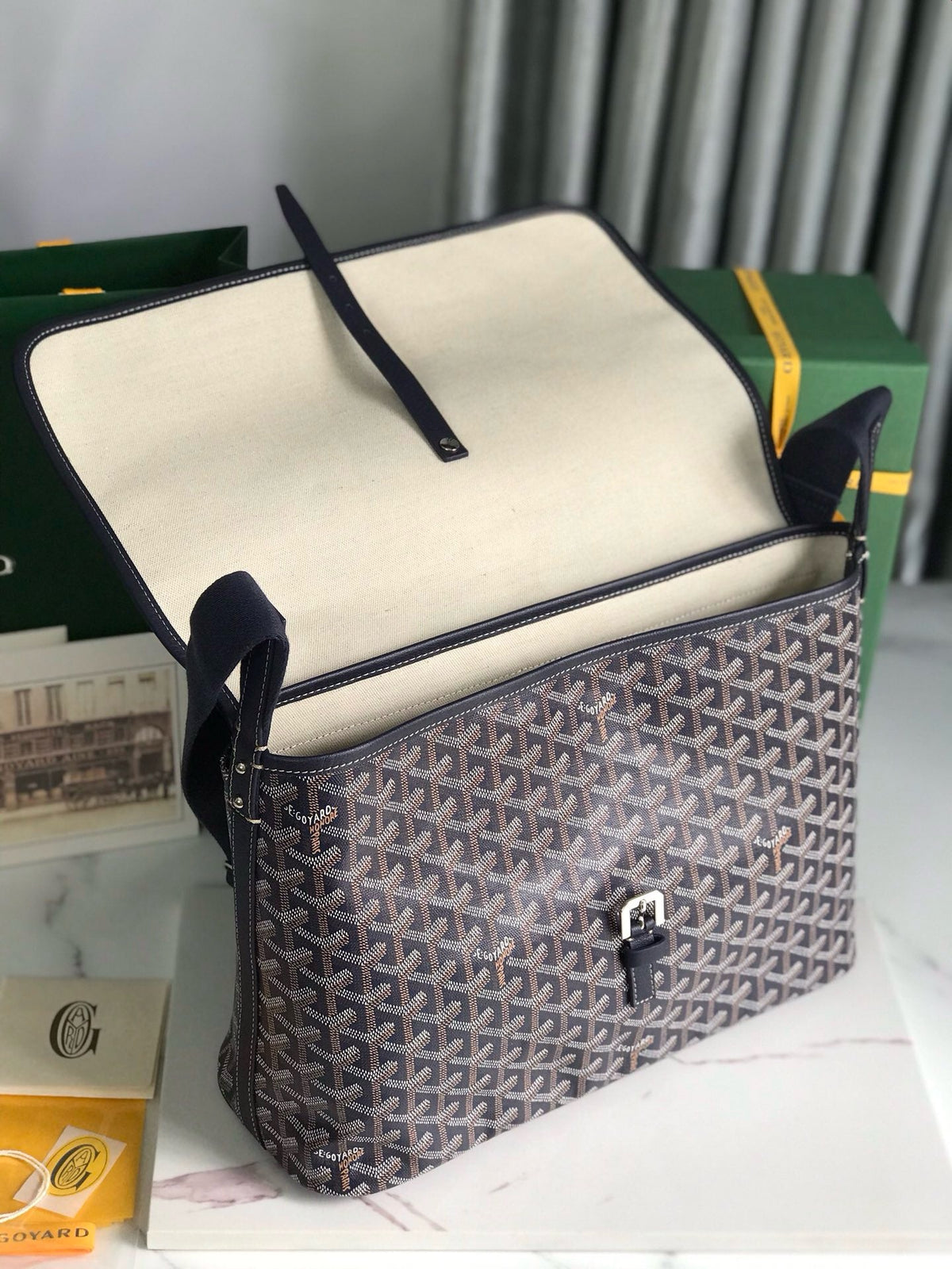 GOY Messenger Bag 35x26x7.5cm