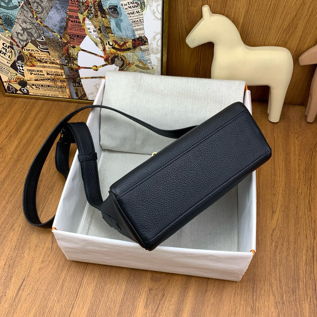 HERM KELLY MESSENGER 25