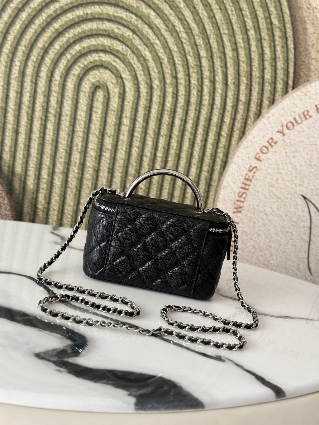 25P VANITY 17 CAVIAR WITH HANDLE METAL IN BLACK CALFSKIN SILVER HARDWARE