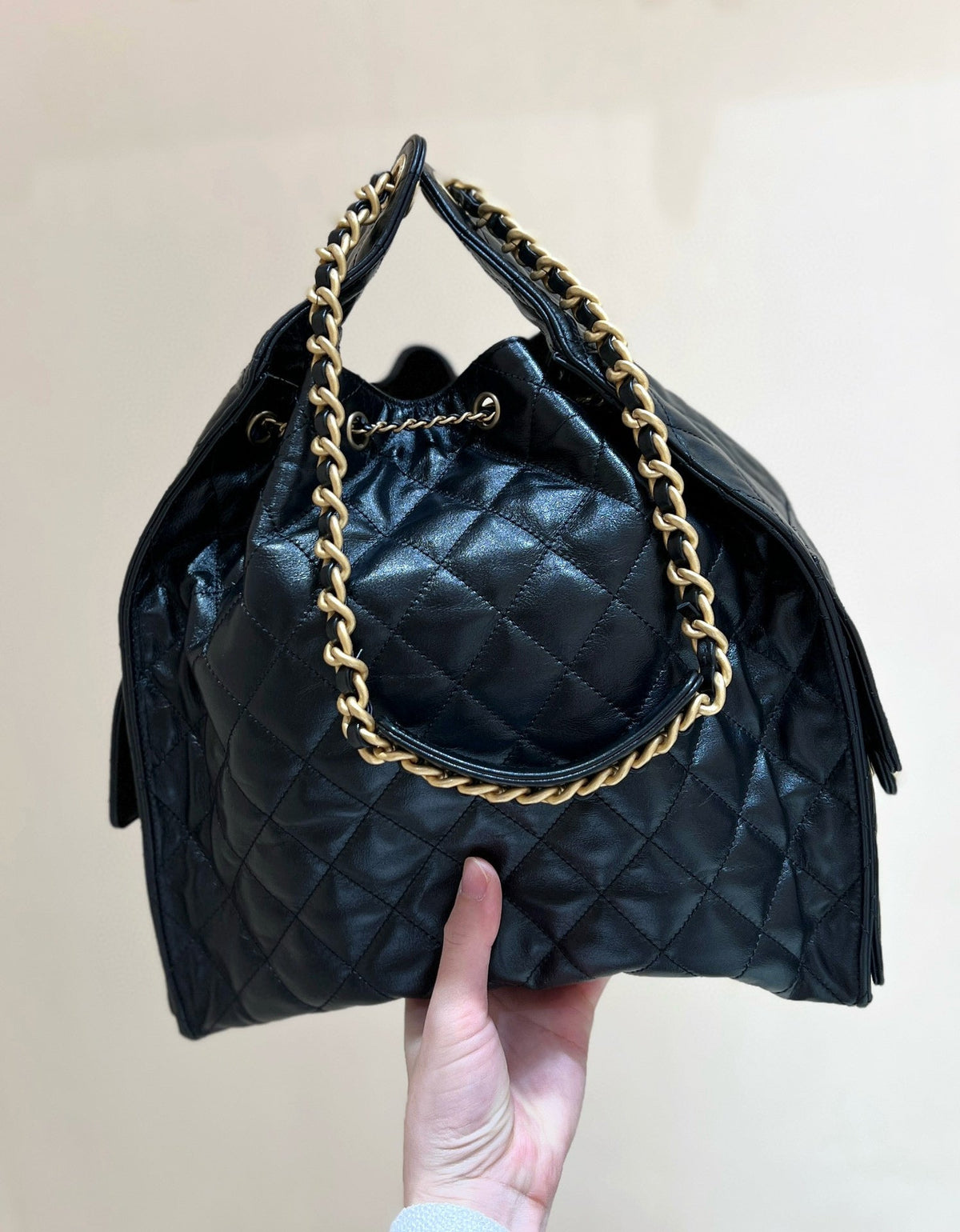 CC 25 HANDBAG IN BLACK 40 GRAINED CALFSKIN GOLD HARDWARE