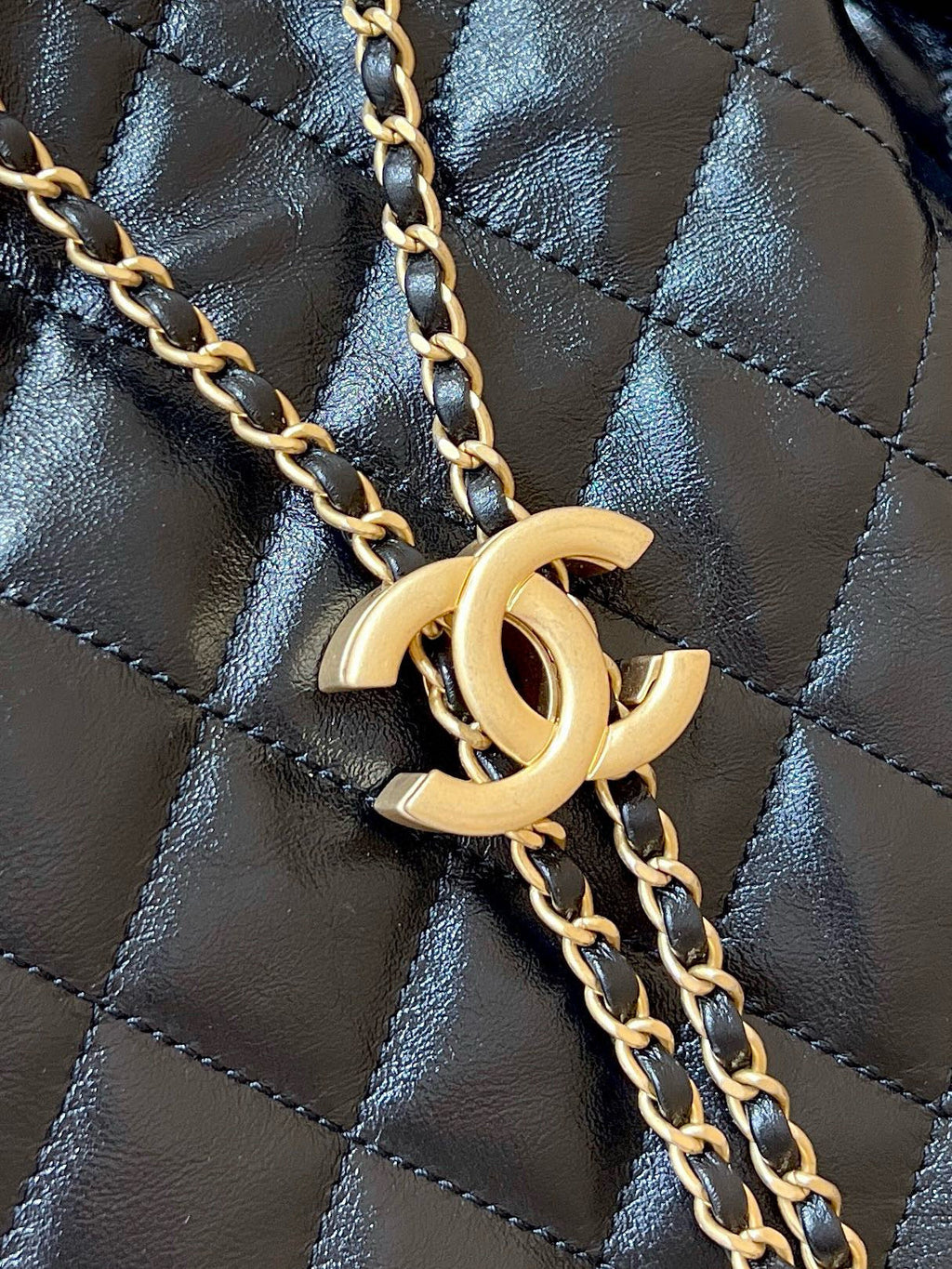 CC 25 HANDBAG IN BLACK 40 GRAINED CALFSKIN GOLD HARDWARE