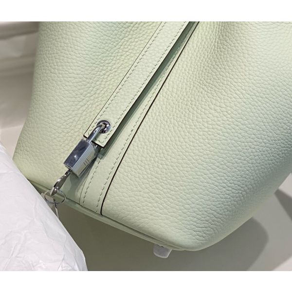 HERM Picotin Lock 18 Bag In Vert Fizz Clemence Leather