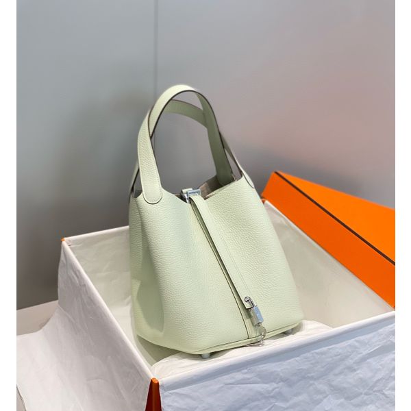 HERM Picotin Lock 22 Bag In Vert Fizz Clemence Leather