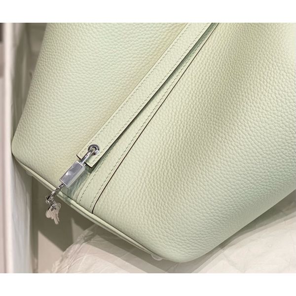 HERM Picotin Lock 22 Bag In Vert Fizz Clemence Leather