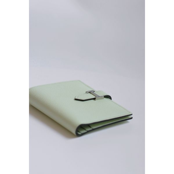 HERM Bearn Compact Handmade Wallet in Vert Fizz Epsom Calfskin