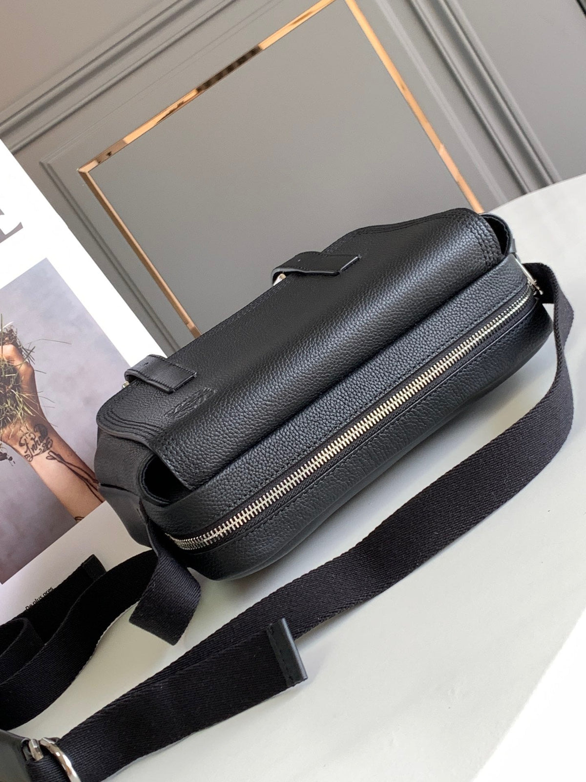 LO Messenger Bag