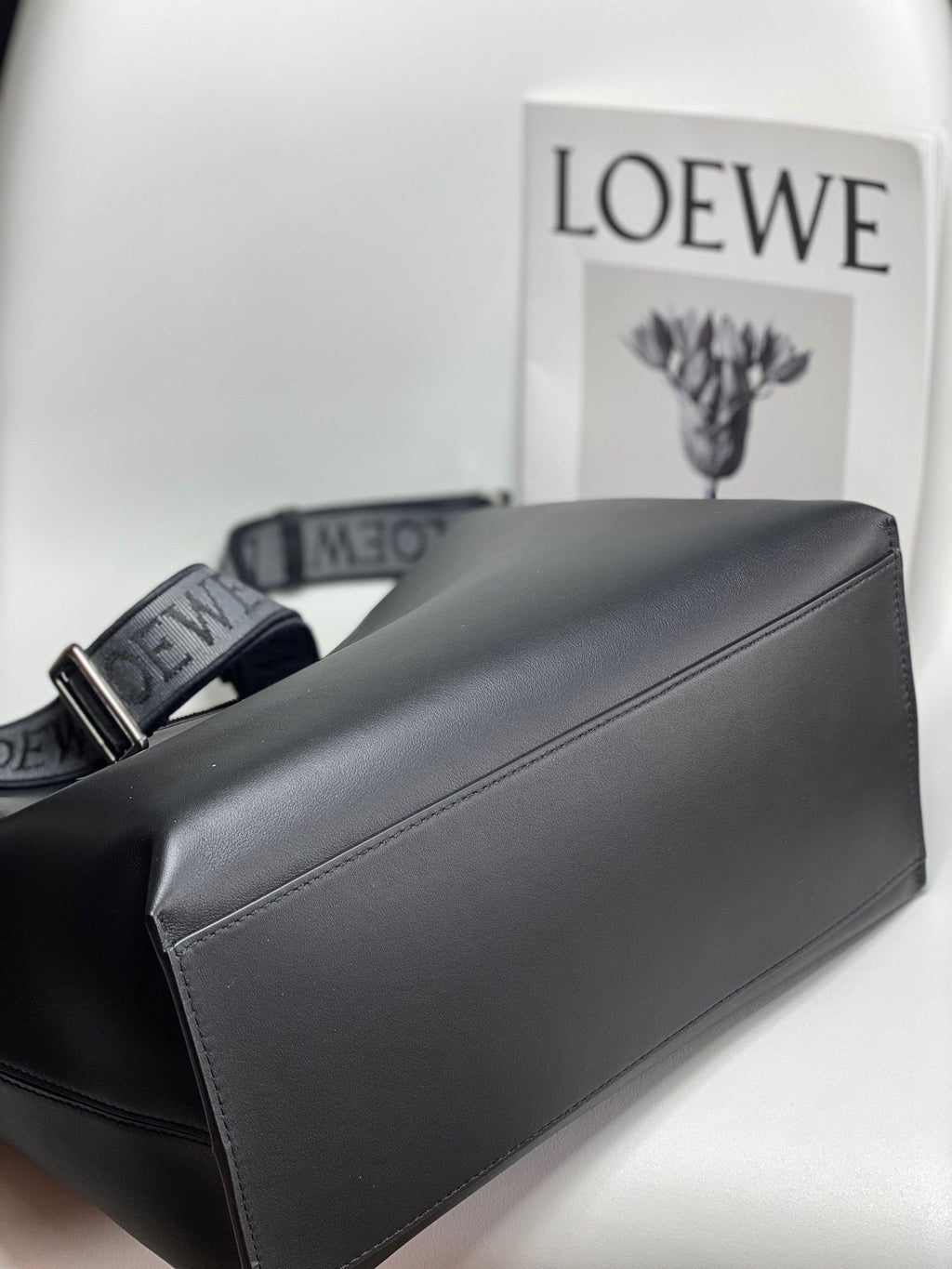 LO Messenger Bag