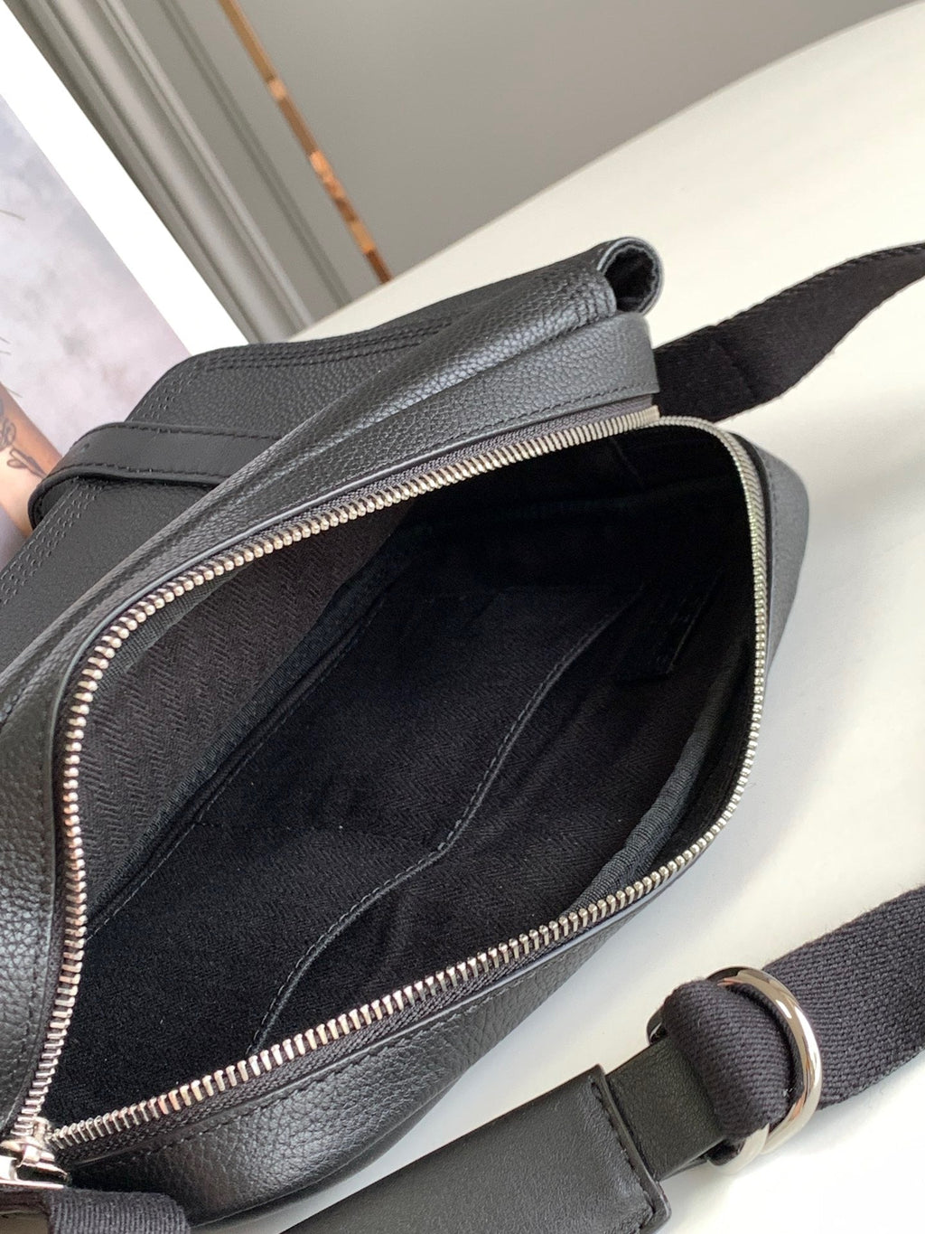 LO Messenger Bag