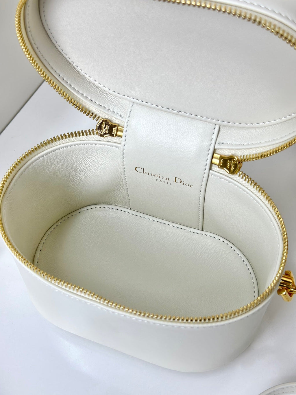 DIO Classic Vanity