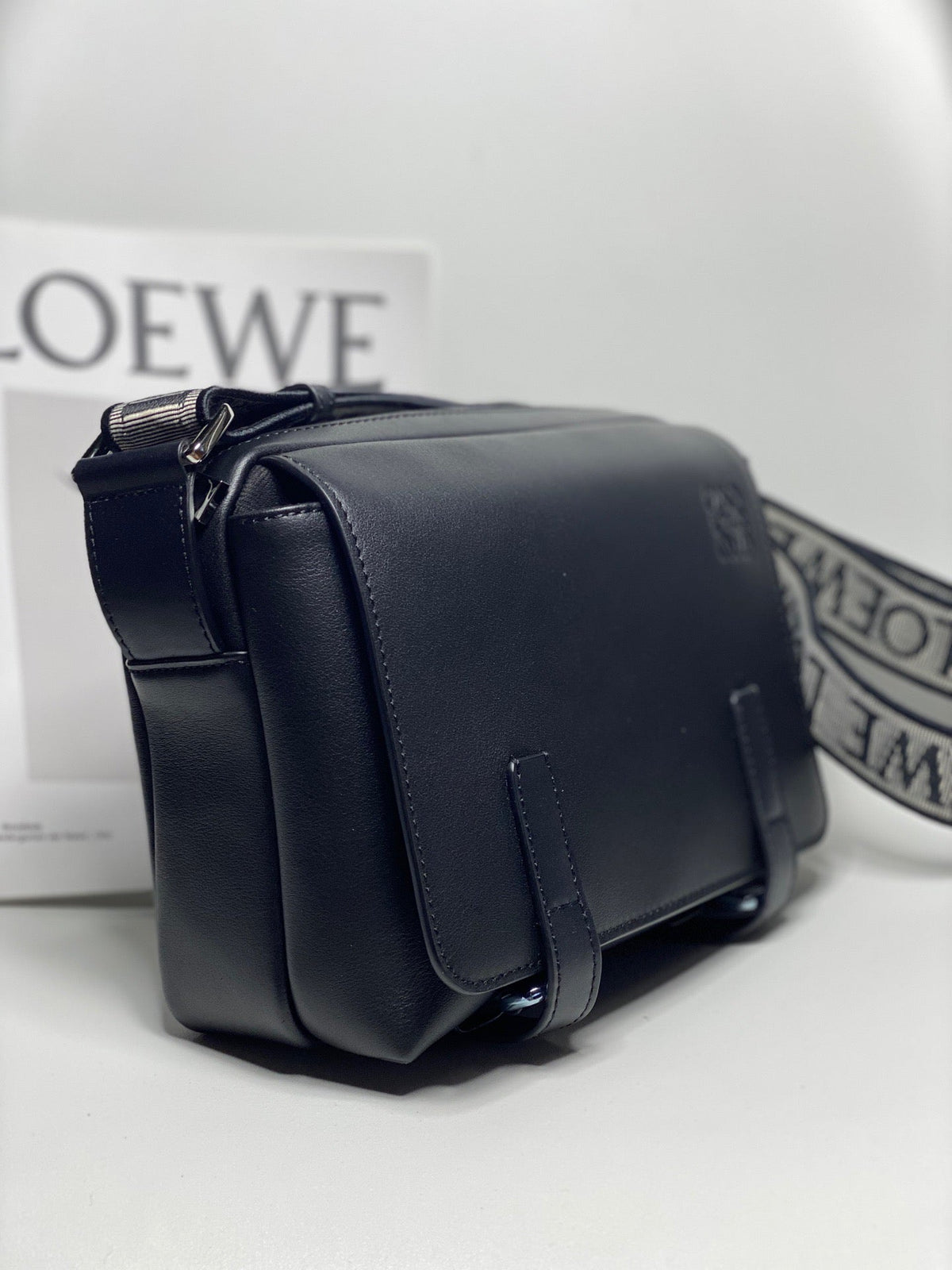 LO Messenger Bag