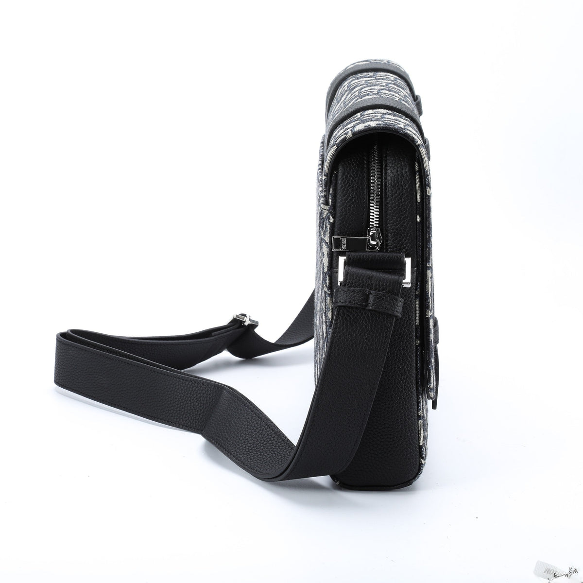 DIO Oblique Messenger Bag