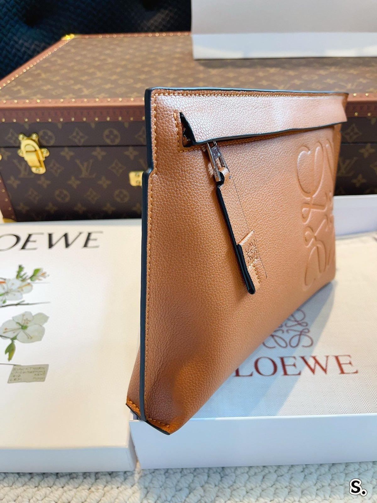 LOE POUCH CLUTCH BAG 30 IN WARM DESSERT CALFSKIN