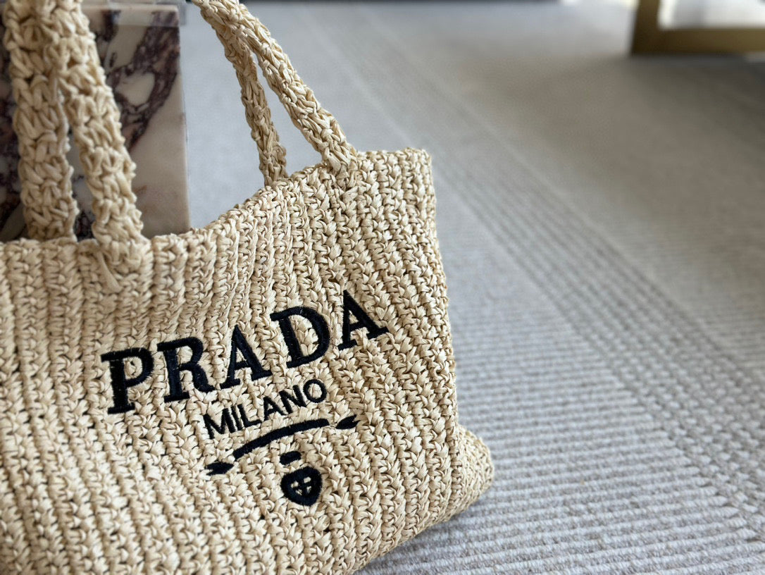 BLACK EMBROIDED LOGO TOTE BAG 30 IN BEIGE WOVEN RAFFIA