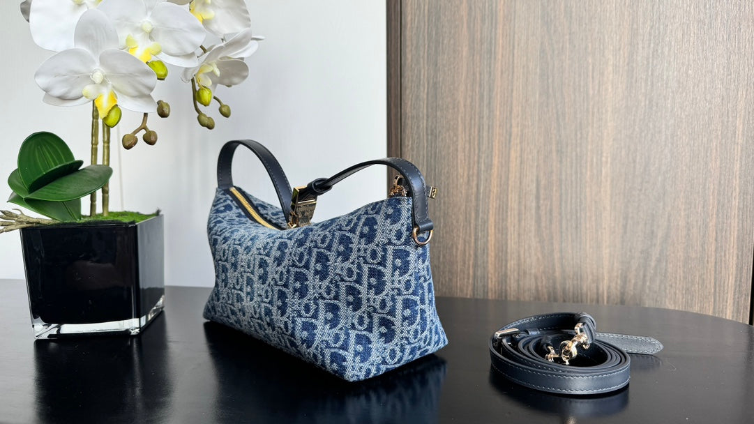 TRAVEL NOMAD POUCH 22 IN BLUE MONOGRAM OBLIQUE JACQUARD