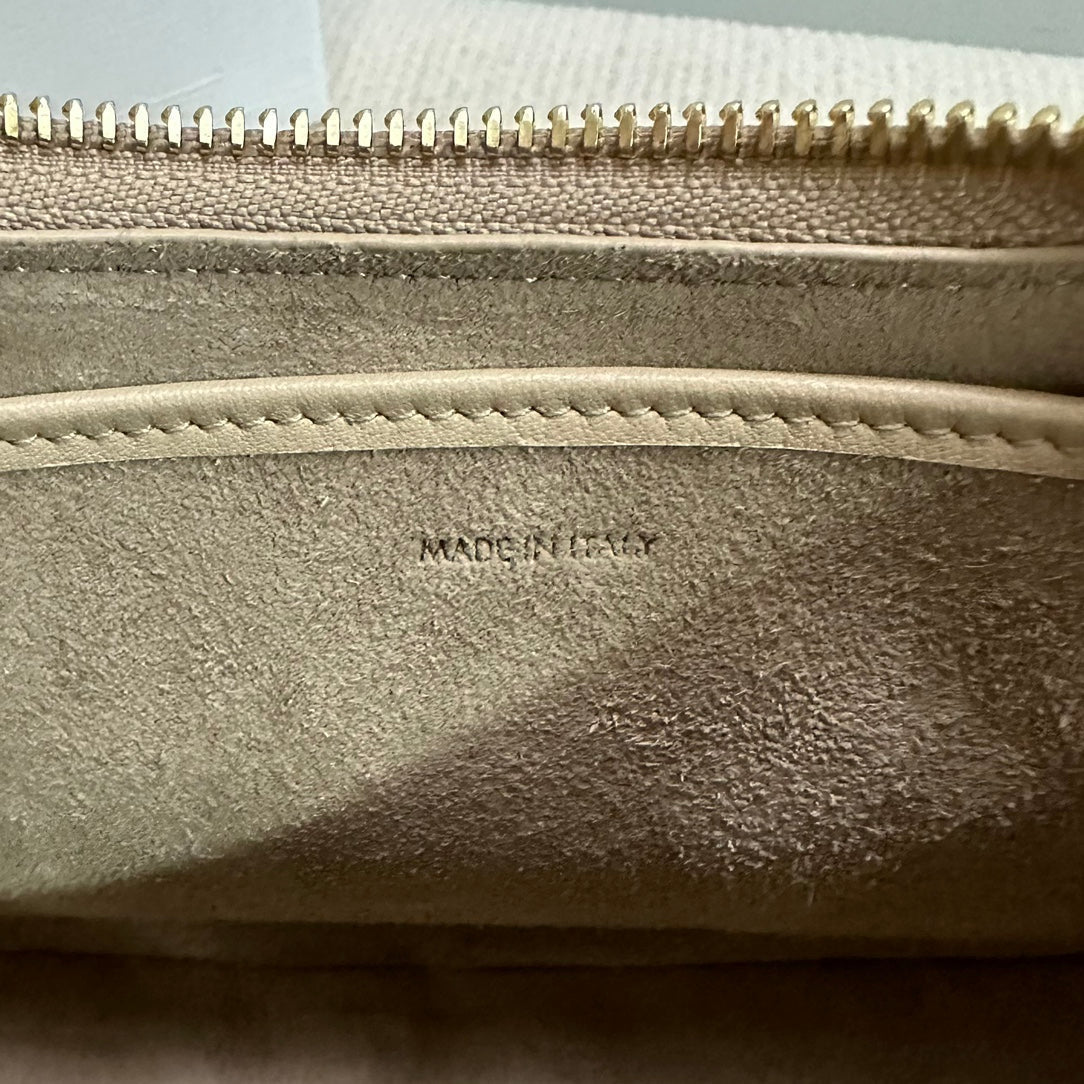 MEDIUM AVA BAG 23 IN DOMINO SMOOTH CALFSKIN GOLD LOGO