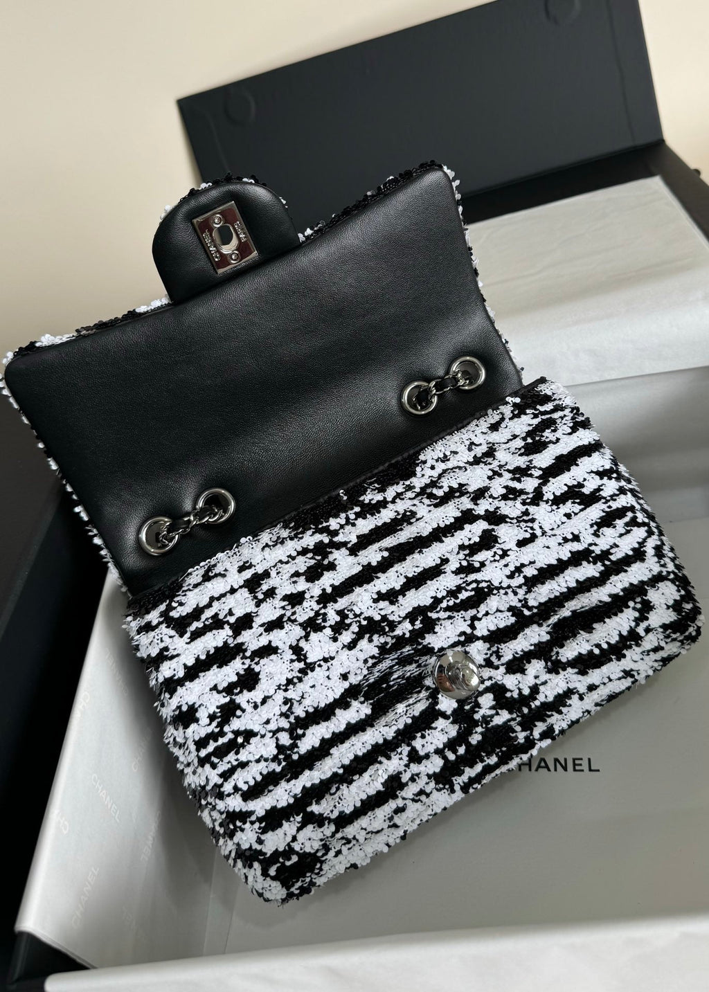 FLAP BAG 20 IN BLACK AND WHITE SEQUINS SILVER HARDWARE