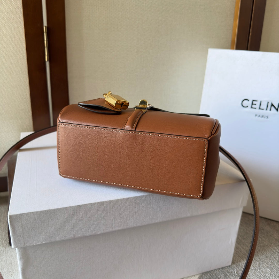 CLASSIQUE BAG 17 IN NUTMEG BROWN CALFSKIN GOLD HARDWARE